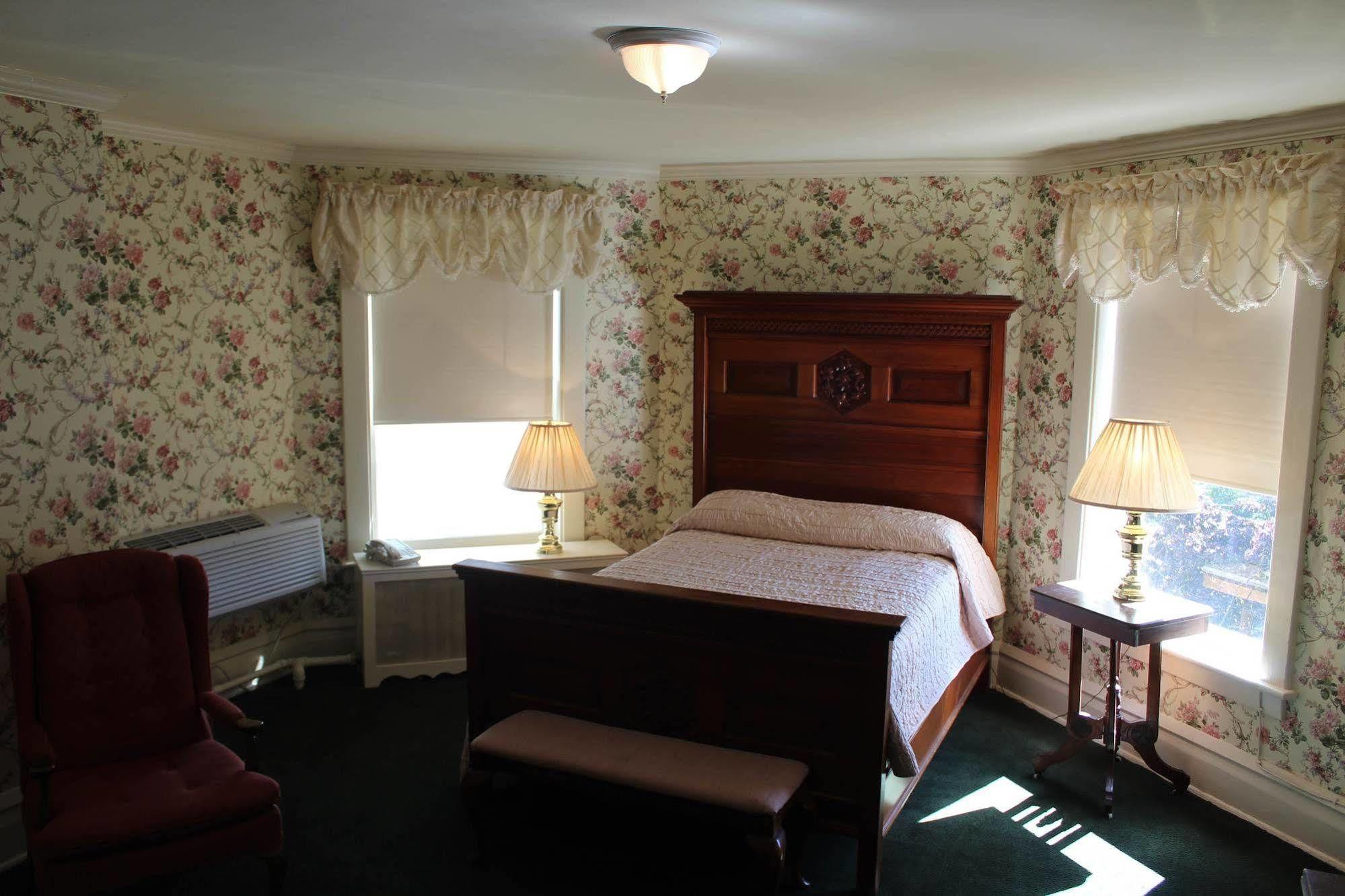 White Inn Fredonia Экстерьер фото