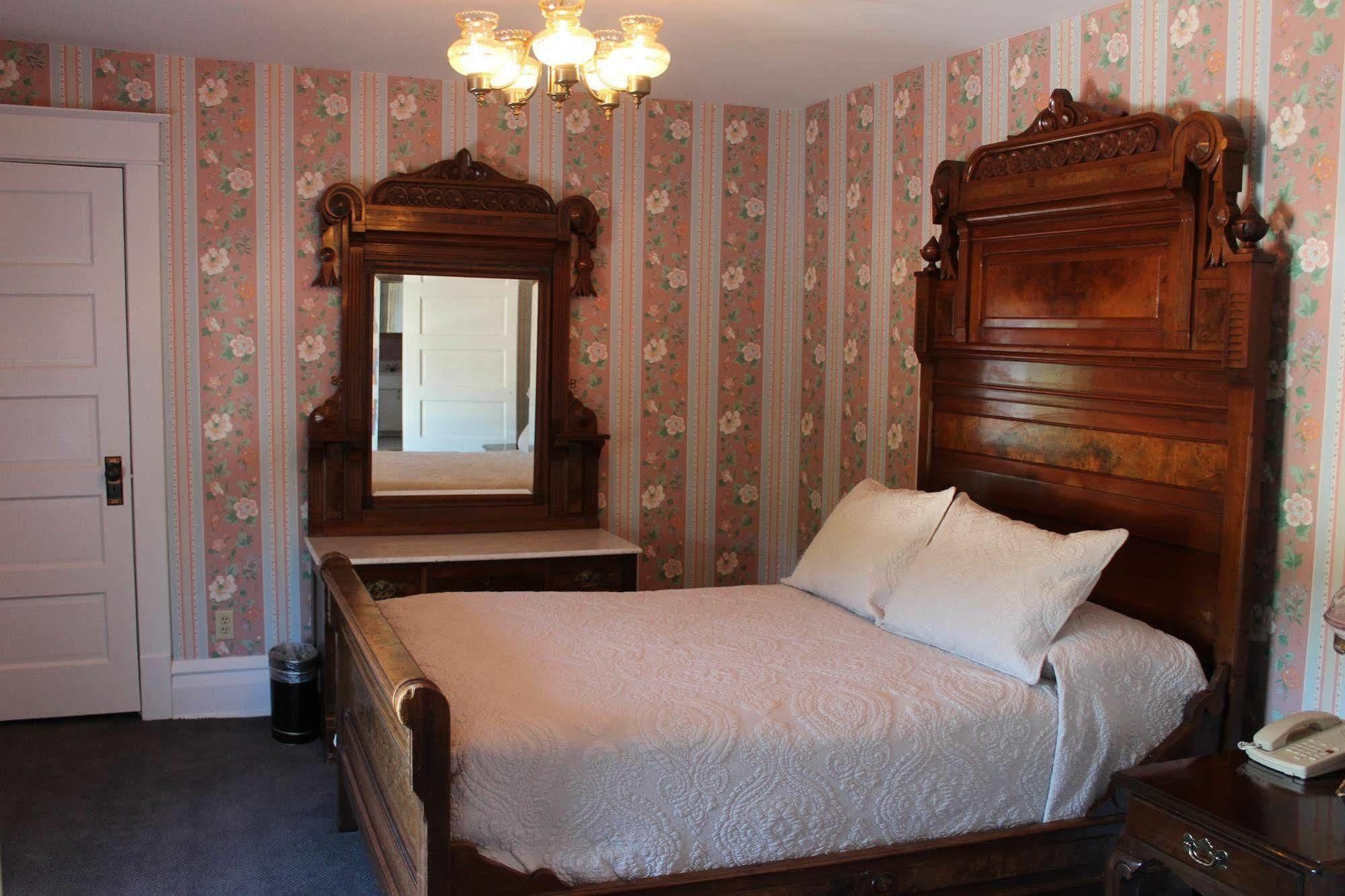 White Inn Fredonia Экстерьер фото