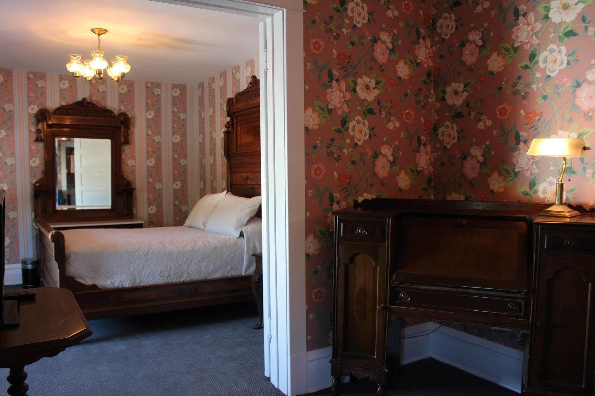 White Inn Fredonia Экстерьер фото